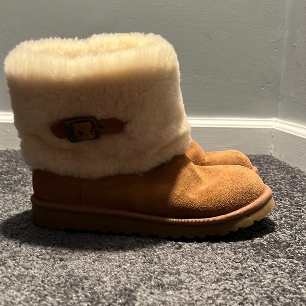Ugg boot with fur on the outside.